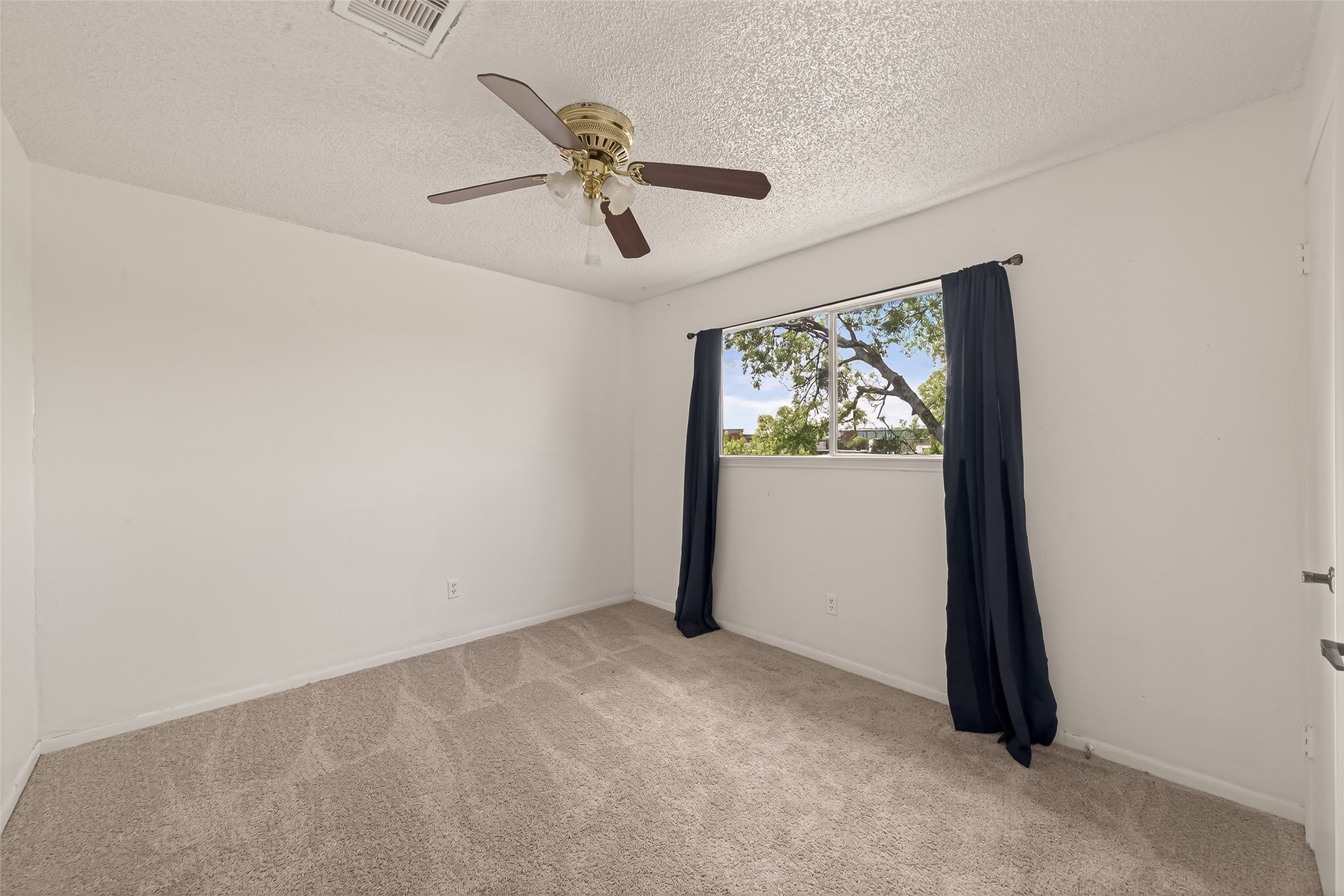 11331 Oakcenter Drive Houston, TX 77072 - Photo 20 of 36 an empty room with windows