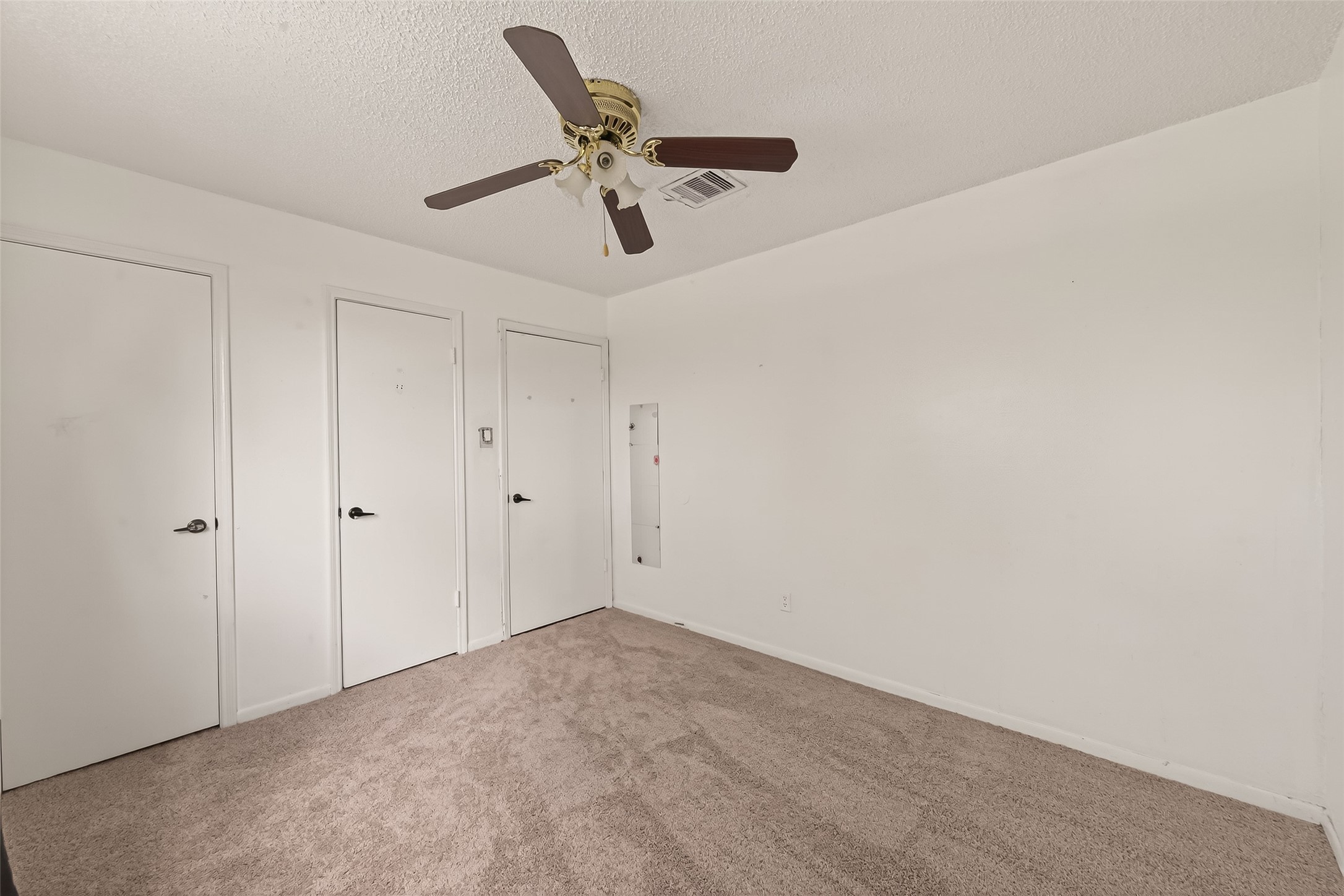 11331 Oakcenter Drive Houston, TX 77072 - Photo 21 of 36 a view of a big room with carpet