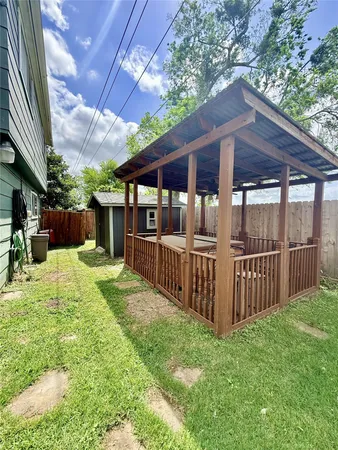 $2,100 | 11331 Oakcenter Drive, Houston, TX 77072