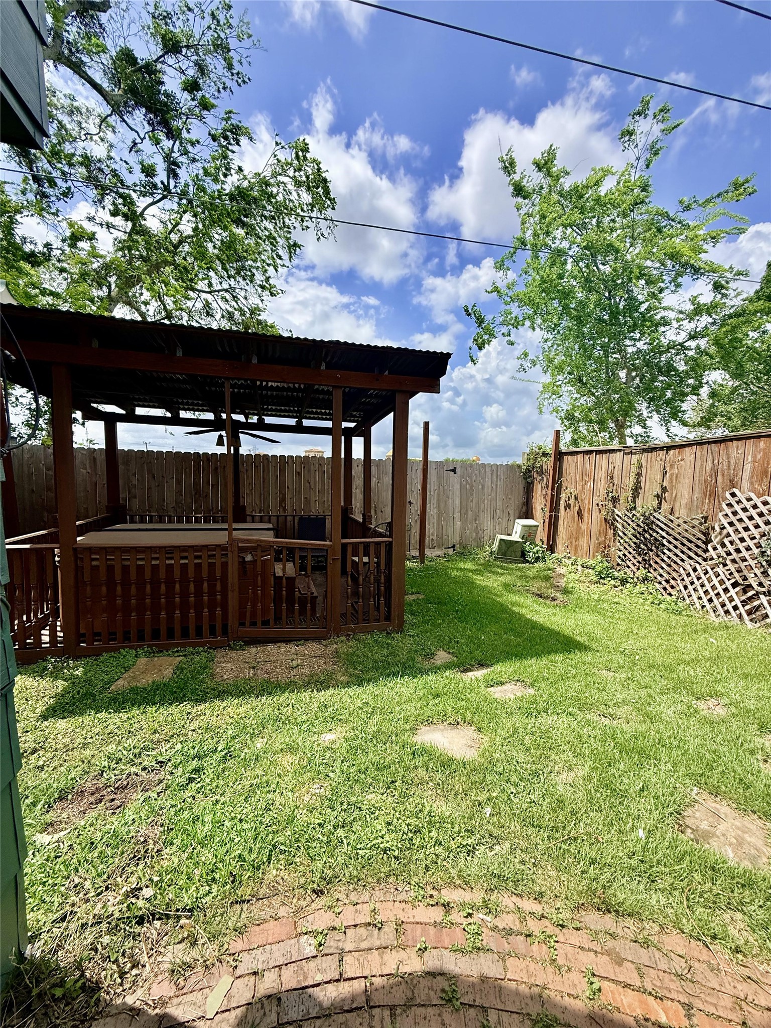 11331 Oakcenter Drive Houston, TX 77072 - Photo 35 of 36 a view of a backyard with a garden
