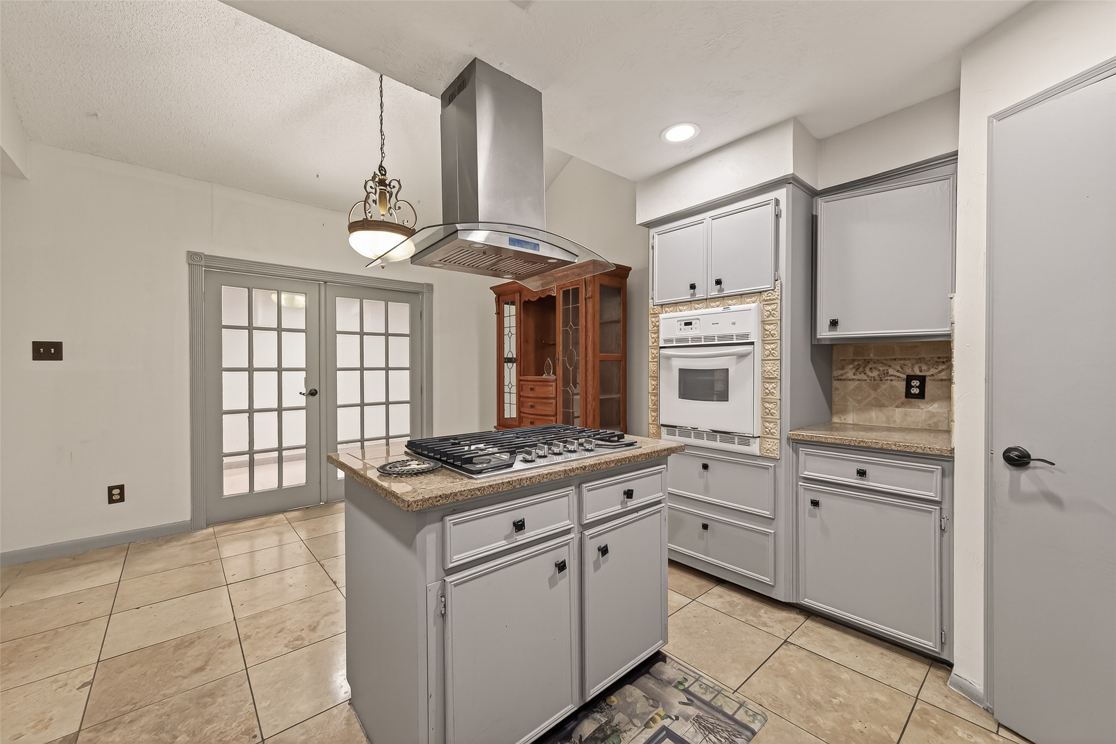 11331 Oakcenter Drive Houston, TX 77072 - Photo 8 of 36 a kitchen with a stove oven and sink