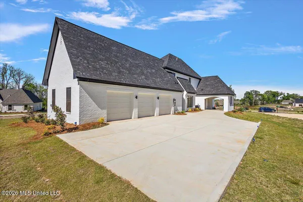 $999,900 | 210 Welchshire Drive, Madison, MS 39110
