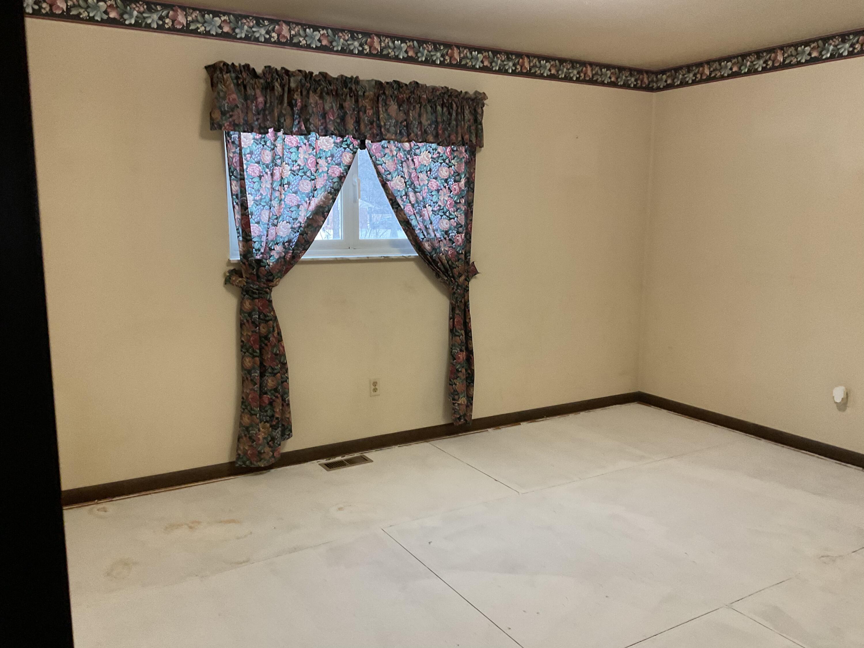 42950 Bemis Road Belleville, MI 48111 - Photo 16 of 18 47C3FE18-78A2-4390-934C-FA32B5CA71BE