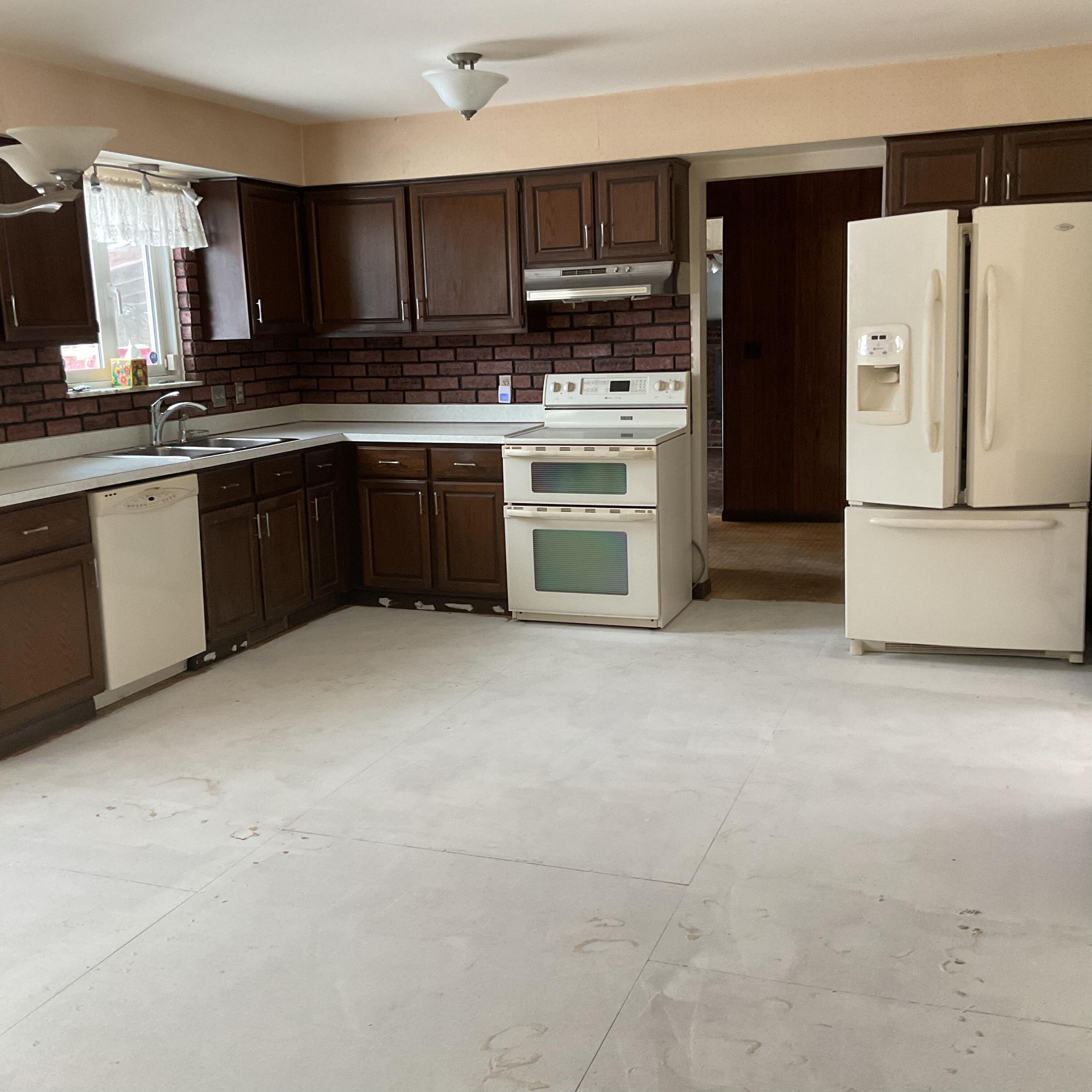 42950 Bemis Road Belleville, MI 48111 - Photo 6 of 18 A28F9D3A-A065-4299-A4F8-F727E55FCDD3