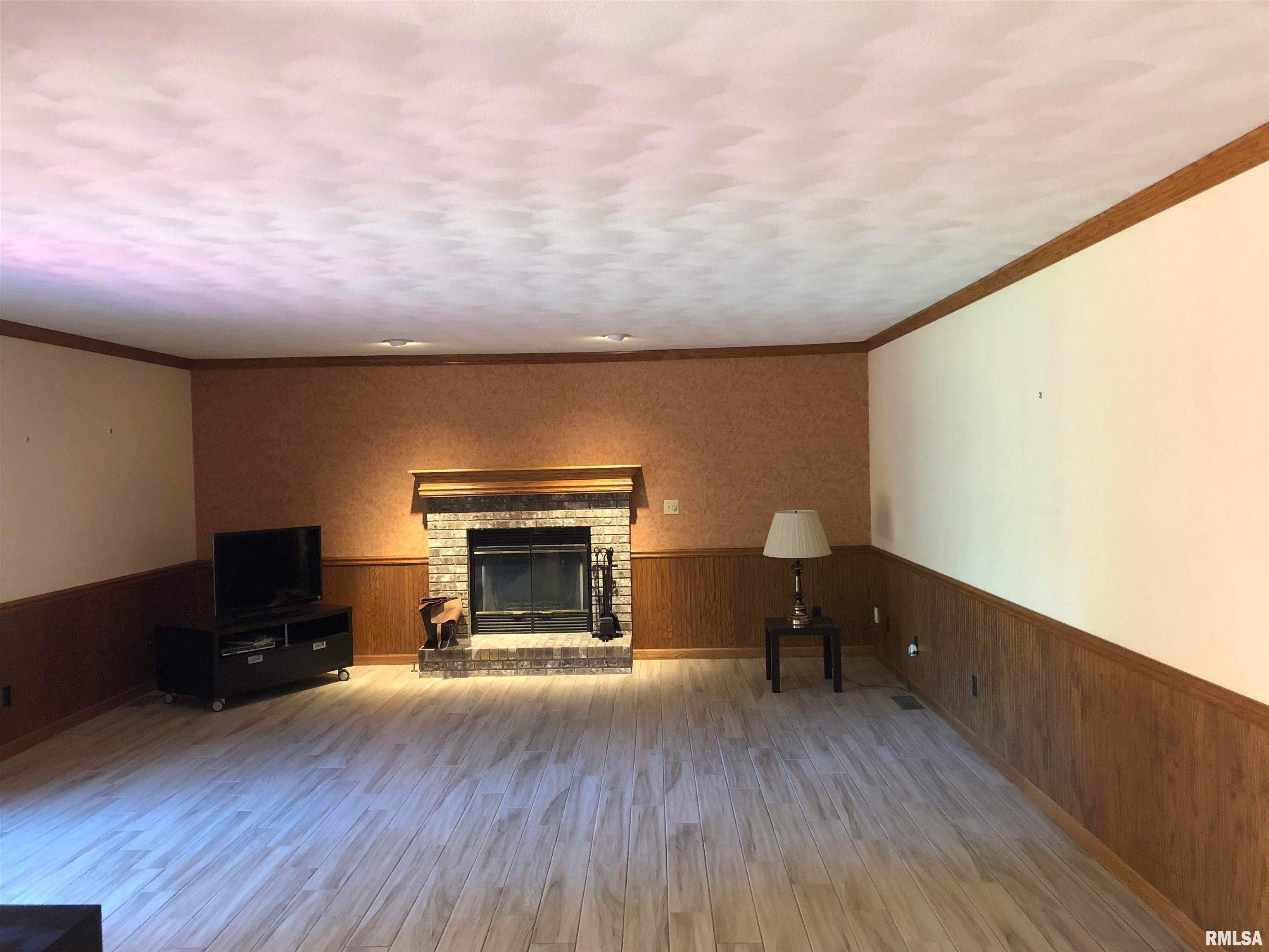 9711 Countryside Lane Edwards, IL 61528 - Photo 3 of 20 Gallery Image 3