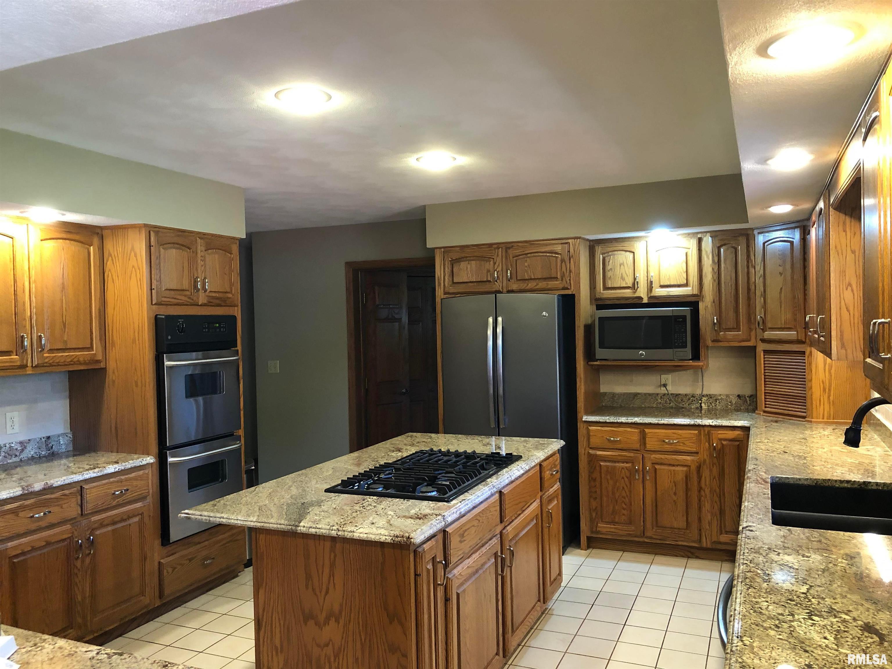 9711 Countryside Lane Edwards, IL 61528 - Photo 4 of 20 Gallery Image 4