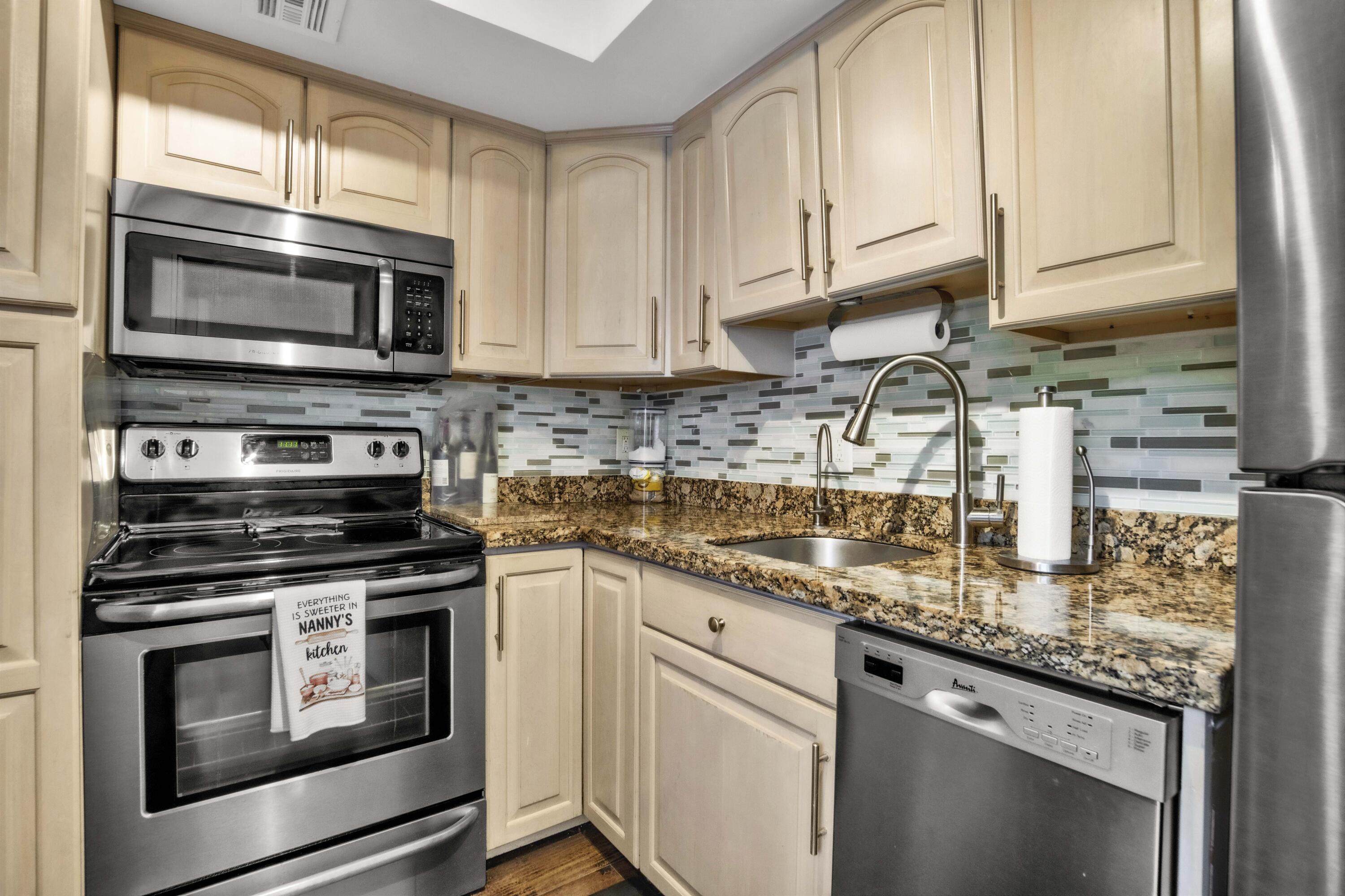 3000 Northeast 48th Court, Unit 402 Lighthouse Point, FL 33064 - Photo 7 of 50 3000 NE 48th Ct-12
