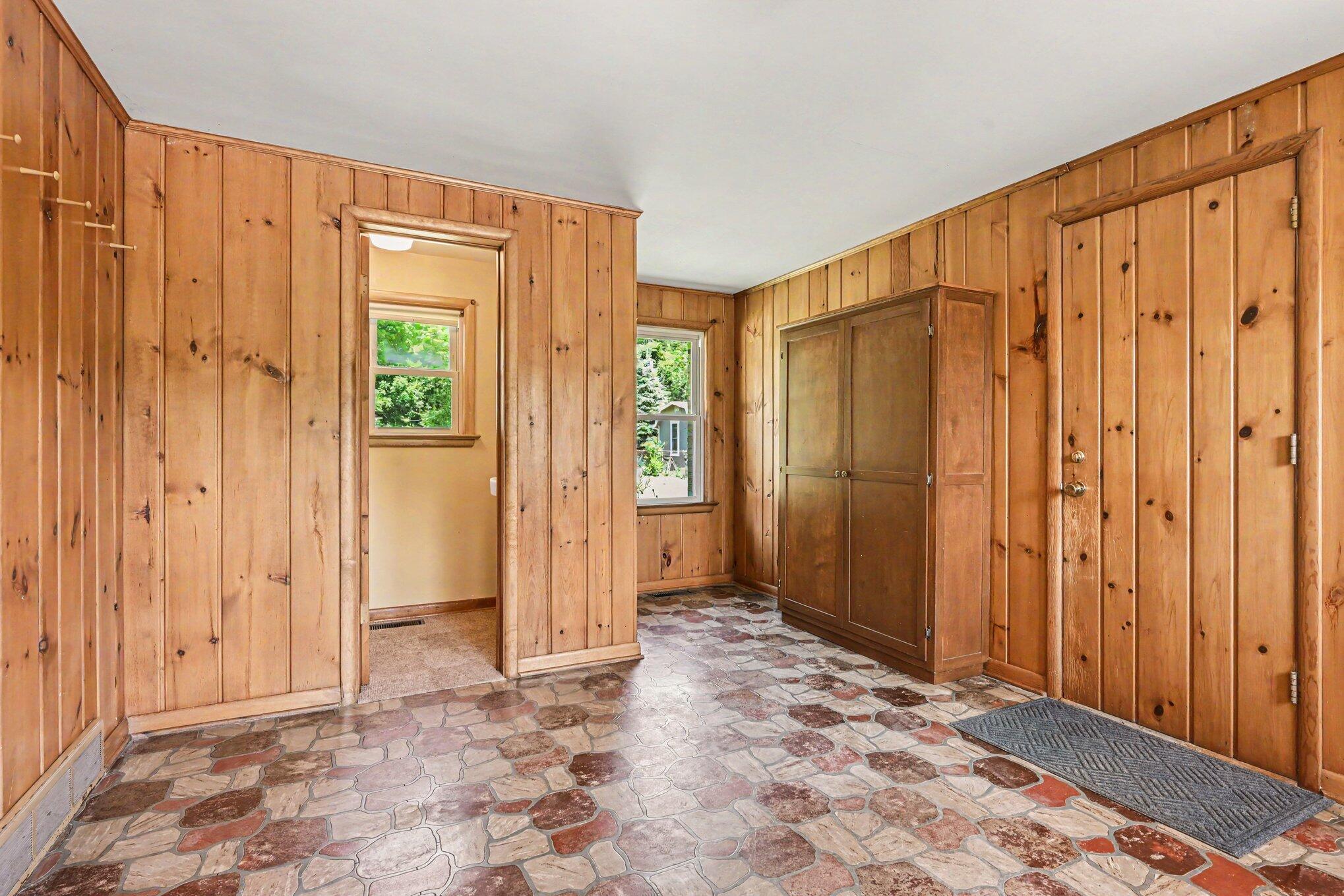 2556 Angling Road Kalamazoo, MI 49008 - Photo 15 of 26 015_file_4198