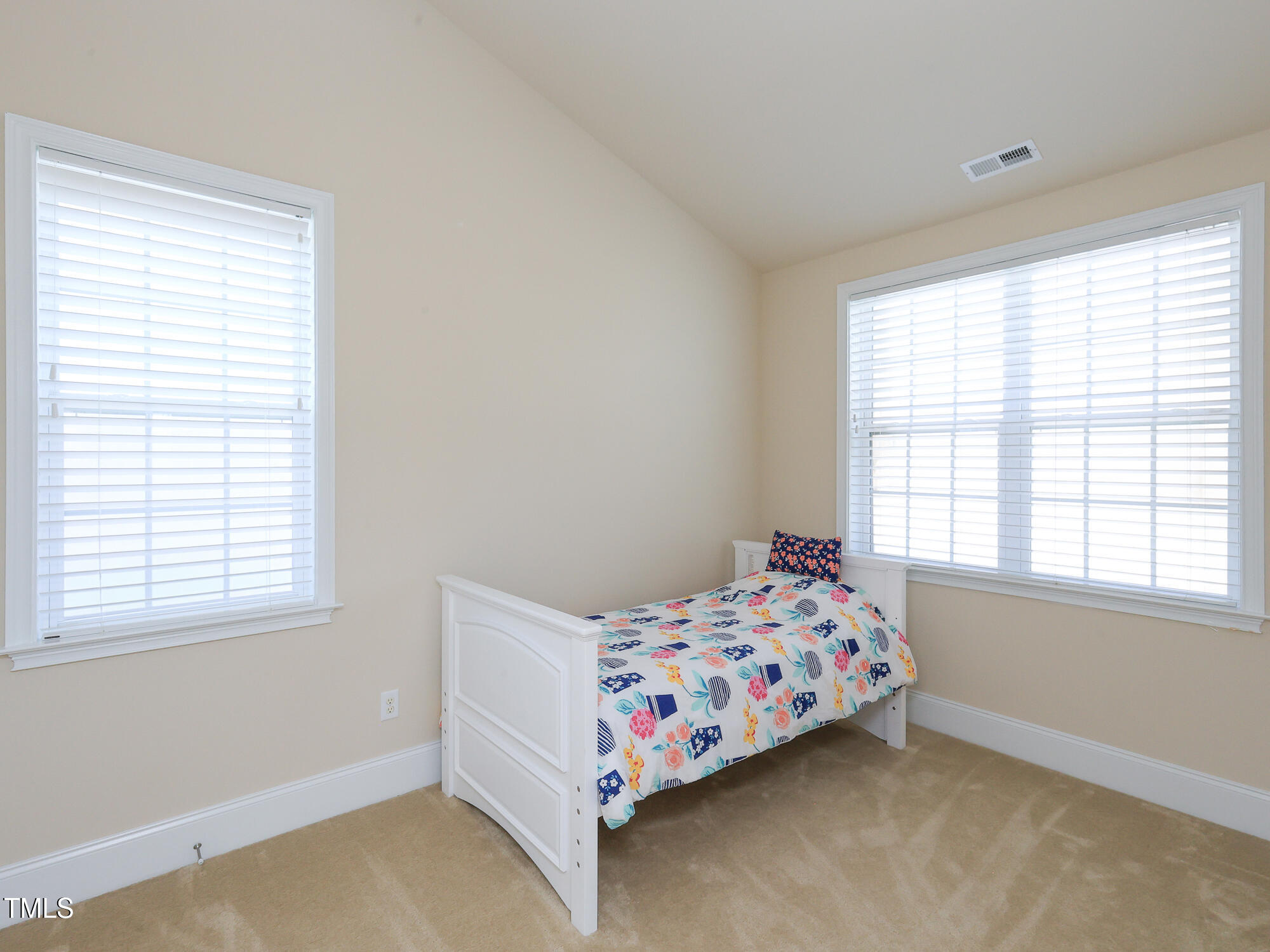 10529 Sablewood Drive, Unit 116 Raleigh, NC 27617 - Photo 40 of 57 061_10529_sablewood_116_bdrm3