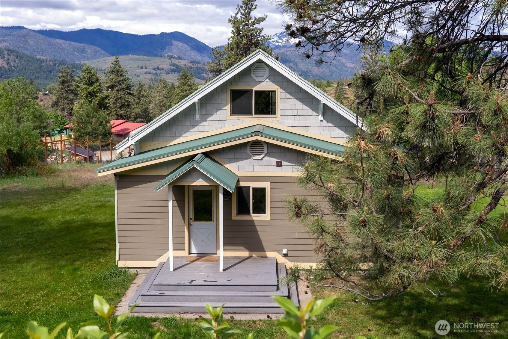 511 Bluff Street Winthrop, WA 98862 - Photo 37 of 38 a front view of a house with a yard