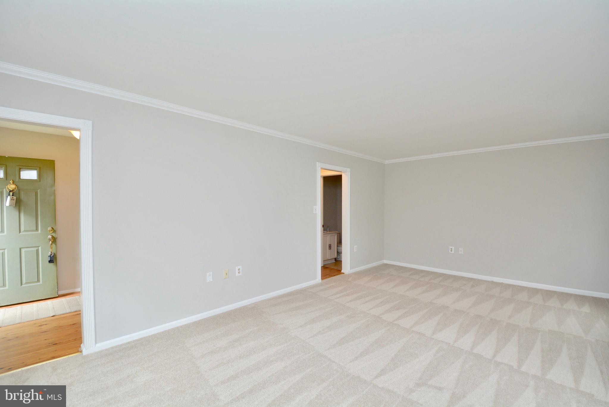 5662 Ridge View Drive Alexandria, VA 22310 - Photo 19 of 43 Family Room on Main