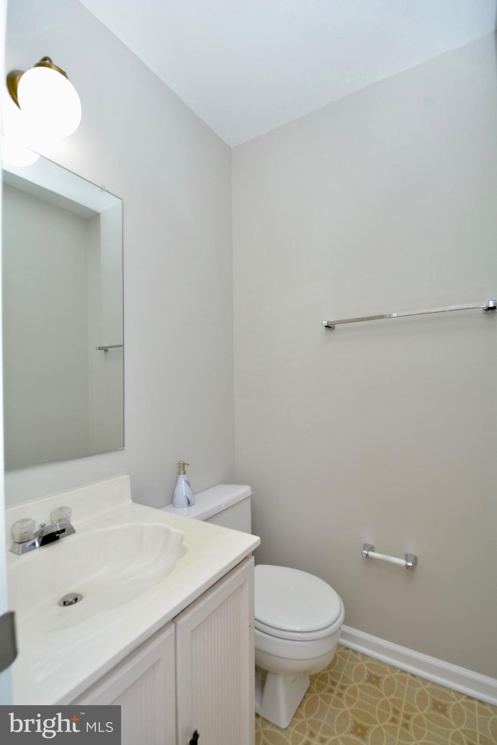 5662 Ridge View Drive Alexandria, VA 22310 - Photo 20 of 43 Half bath on the main