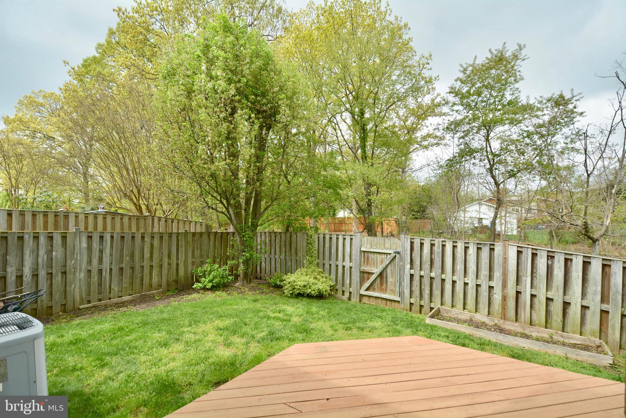 5662 Ridge View Drive Alexandria, VA 22310 - Photo 21 of 43 Deck and huge side yard with this end unit