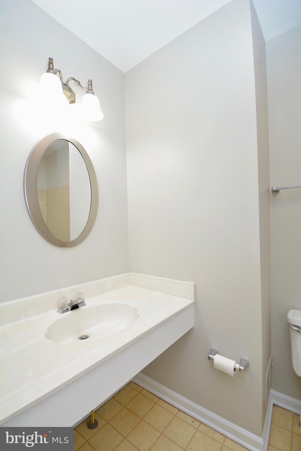 5662 Ridge View Drive Alexandria, VA 22310 - Photo 29 of 43 Hallway full bath upstairs
