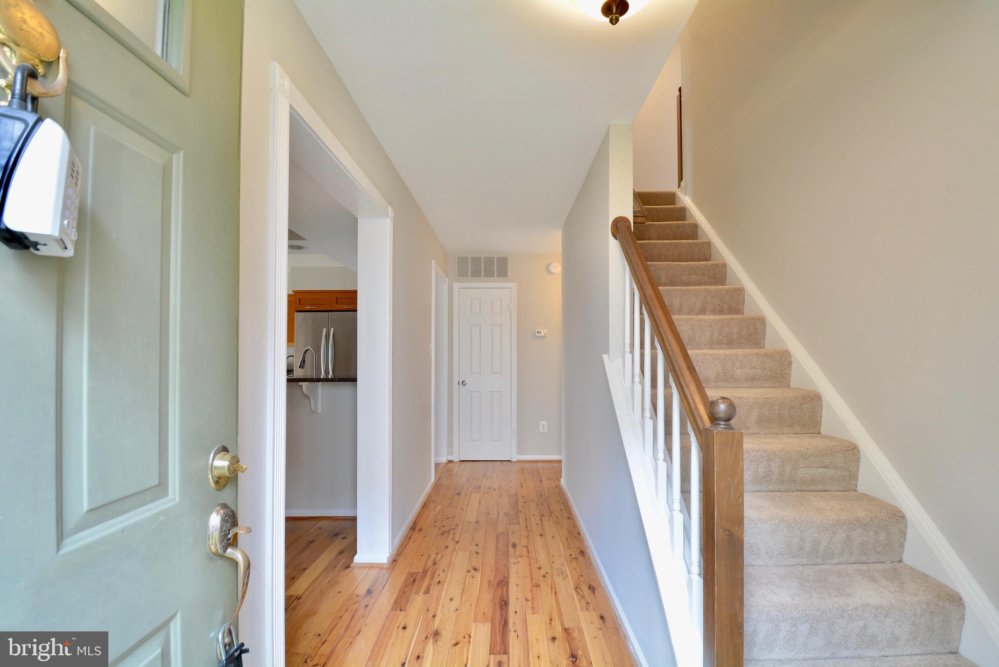 5662 Ridge View Drive Alexandria, VA 22310 - Photo 4 of 43 Foyer hardwoods