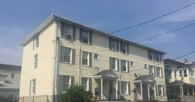 $1,925 | 142 Center Street, Unit 1, Bridgeport, CT 06604