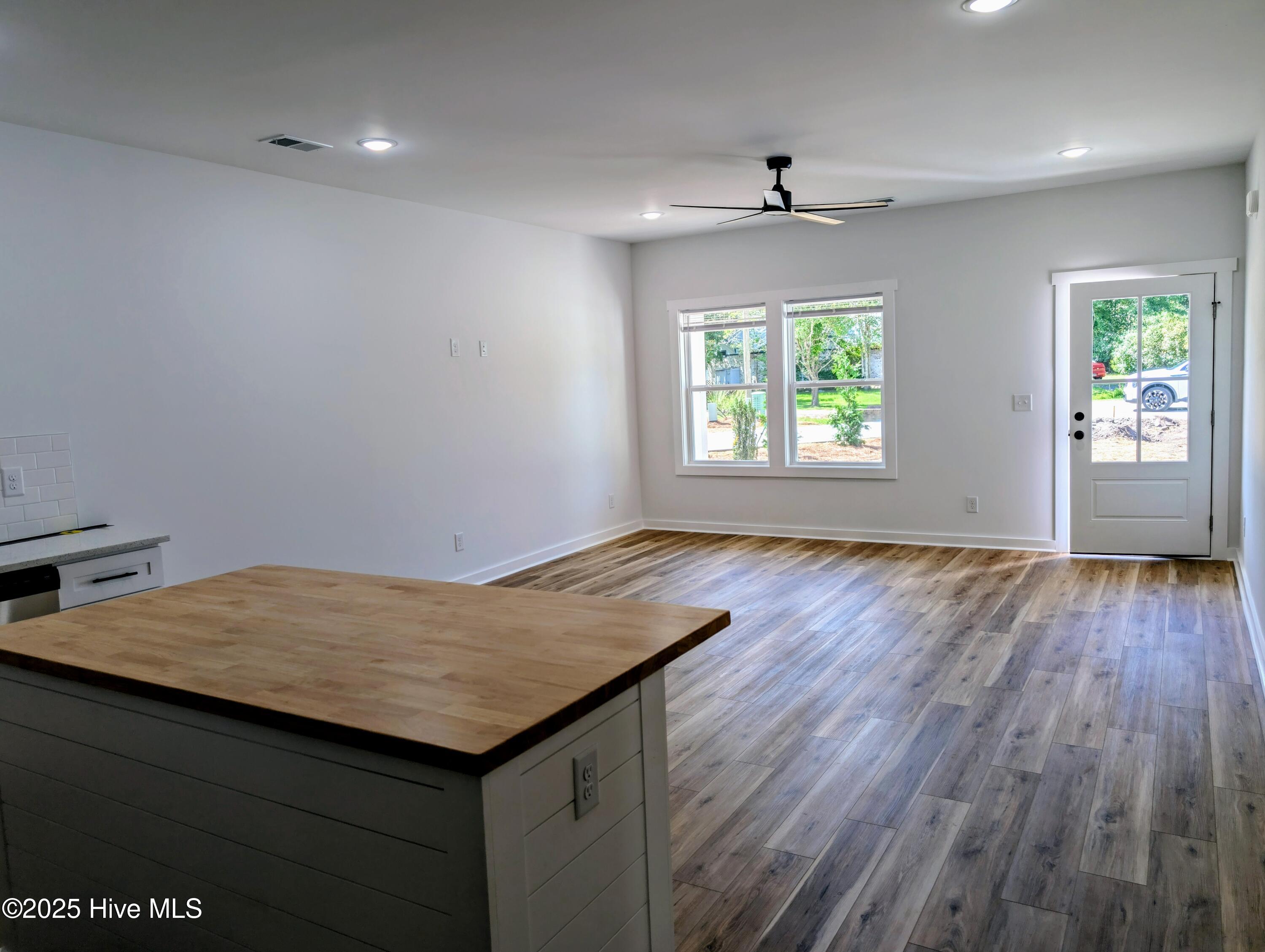 834 Greenwood Court Calabash, NC 28467 - Photo 3 of 19 3385cb01-fd8b-45e8-82fb-8c8ffdb5eda3~1