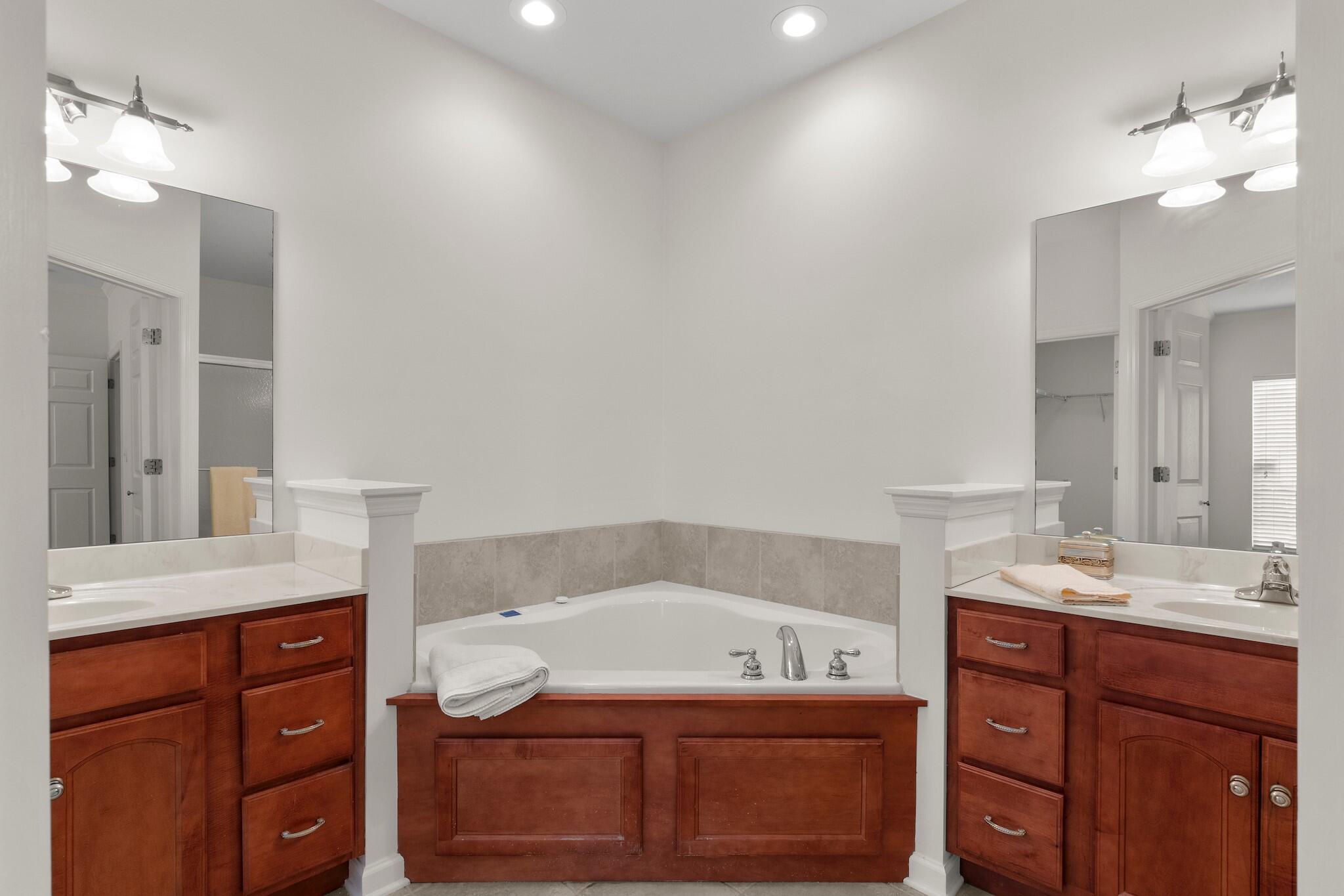 8264 Chula Creek Road Chattanooga, TN 37421 - Photo 22 of 35 Primary Bath