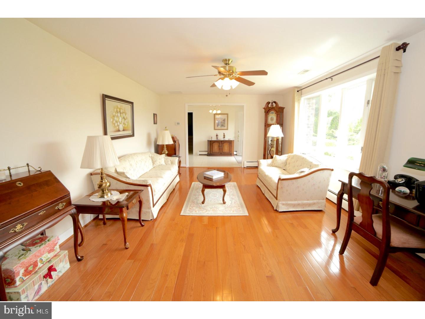 643 Dutch Mill Road Newfield, NJ 08344 - Photo 7 of 25 Living Room