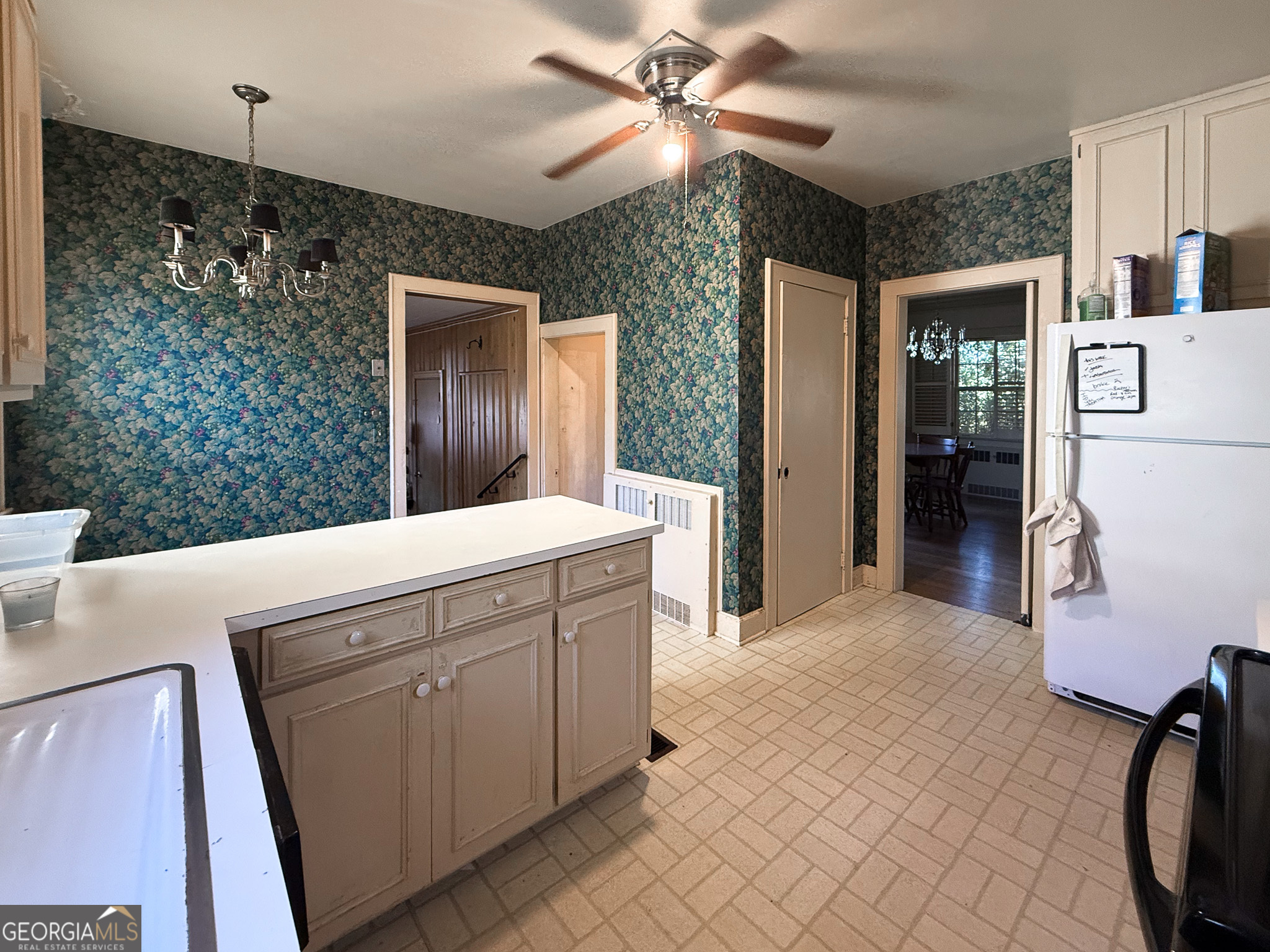 509 Youngs Mill Road LaGrange, GA 30241 - Photo 8 of 28 a bathroom with a sink a mirror and a shower