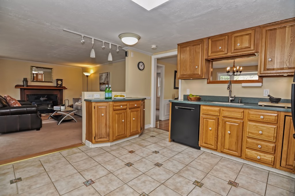 20 Brookview Road Holliston, MA 01746 - Photo 7 of 30 Gallery Image 7