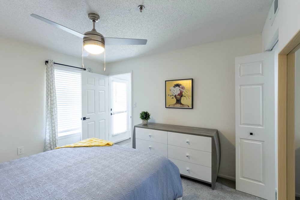 835 Oglethorpe Avenue Southwest Atlanta, GA 30310 - Photo 33 of 39 a bedroom with a bed and a chandelier