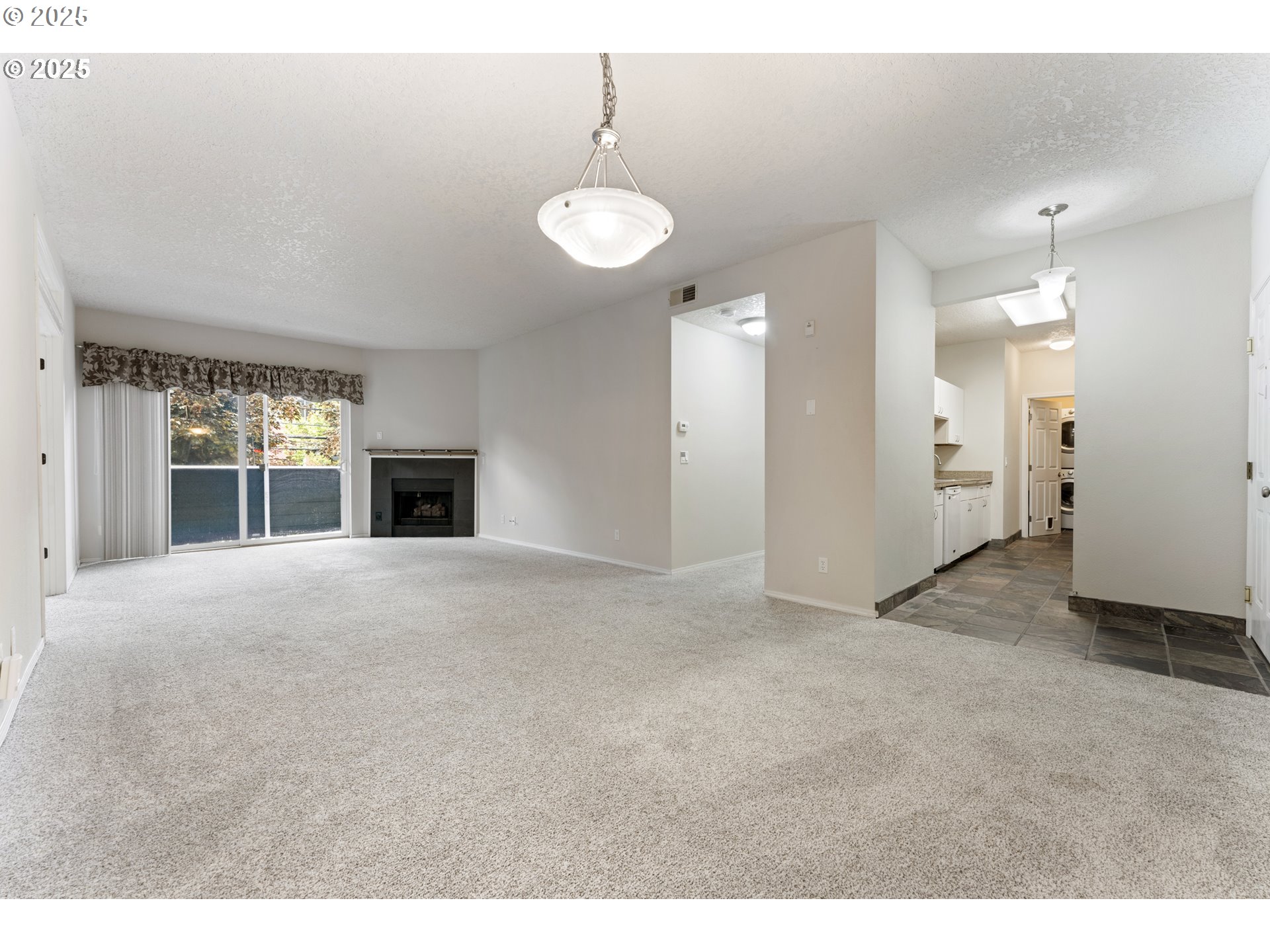 4320 South Corbett Avenue, Unit 202 Portland, OR 97239 - Photo 24 of 33 a view of an empty room with a window