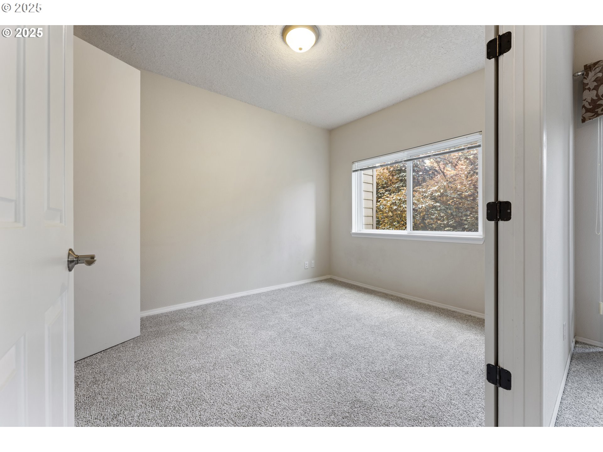 4320 South Corbett Avenue, Unit 202 Portland, OR 97239 - Photo 30 of 33 a view of an empty room with a window