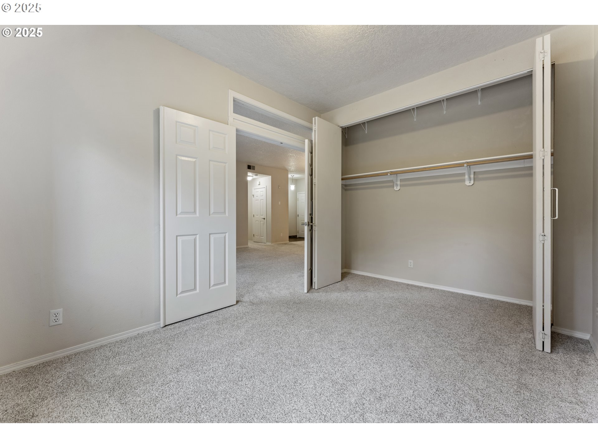 4320 South Corbett Avenue, Unit 202 Portland, OR 97239 - Photo 33 of 33 a view of an empty room