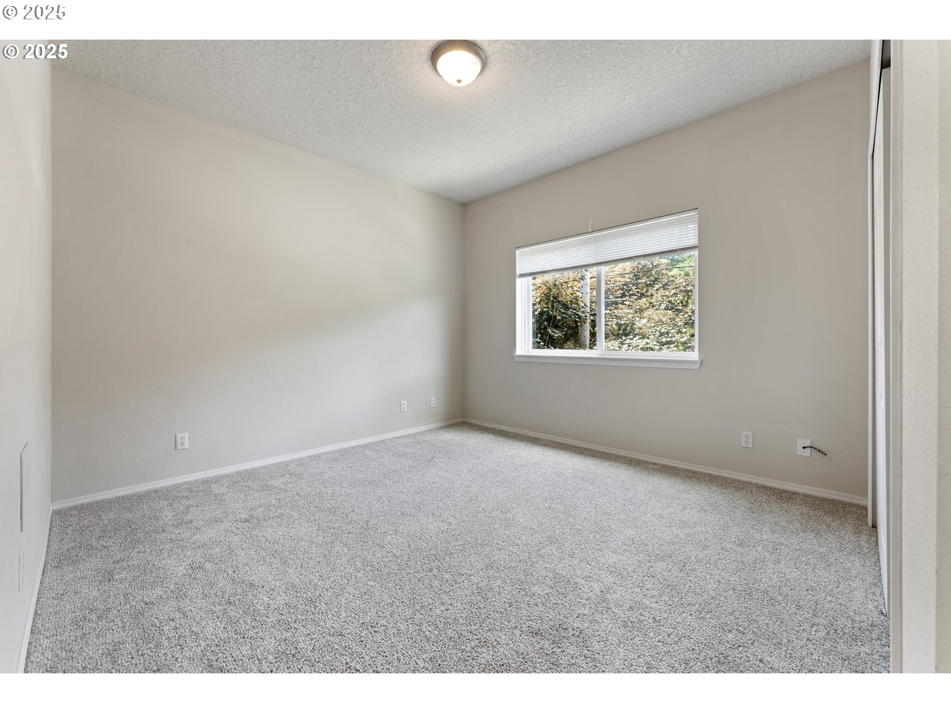 4320 South Corbett Avenue, Unit 202 Portland, OR 97239 - Photo 6 of 33 a view of an empty room with a window
