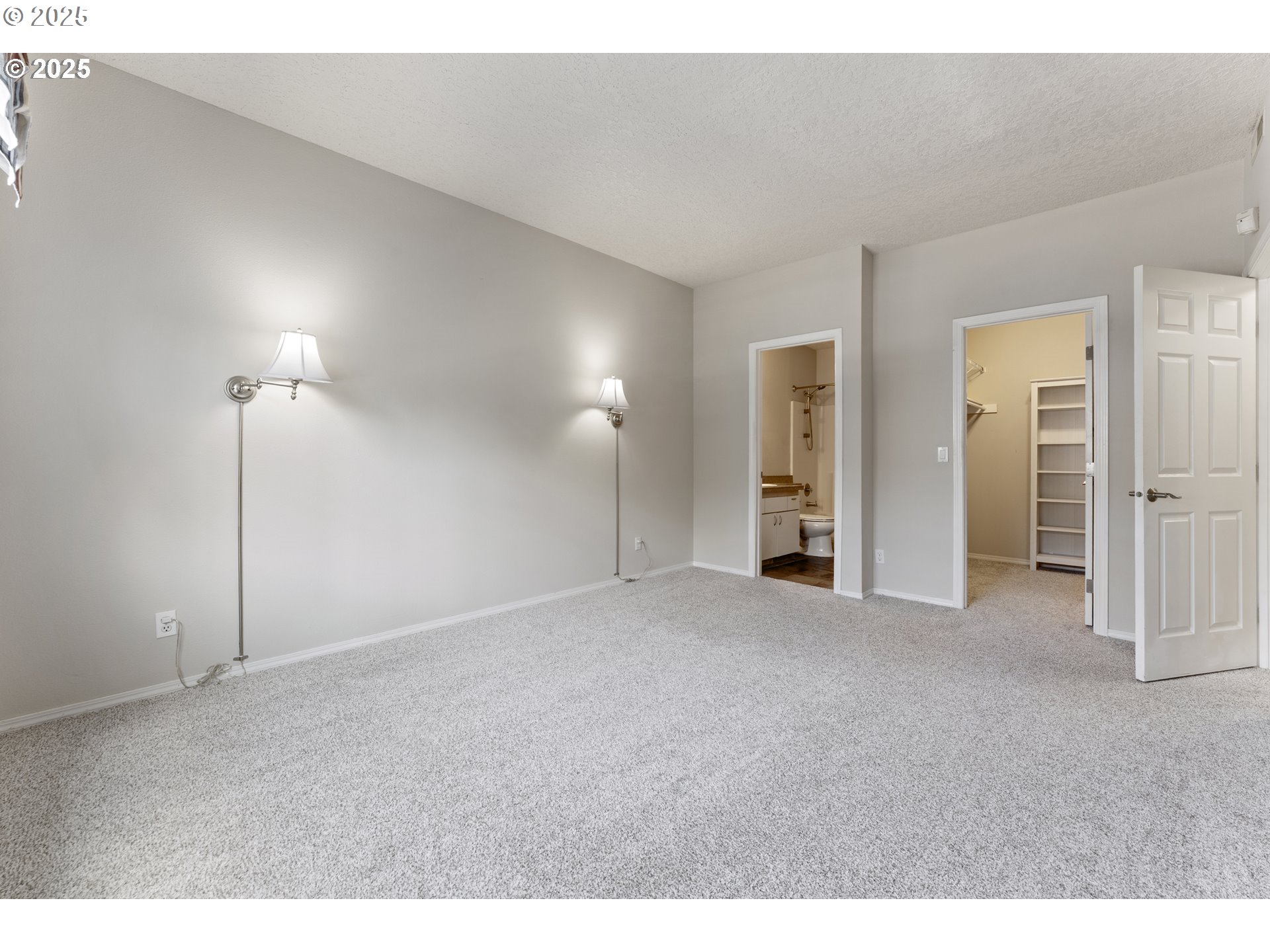 4320 South Corbett Avenue, Unit 202 Portland, OR 97239 - Photo 10 of 33 a view of empty room with window