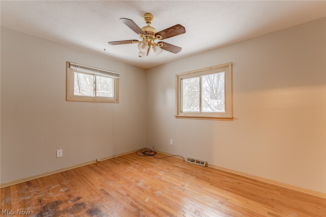 4673 Liberty Road Cleveland, OH 44121 - Photo 5 of 17