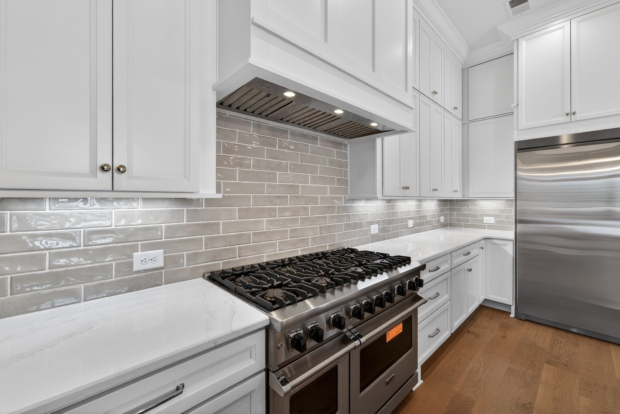 7042 Kinderhook Road Nashville, TN 37221 - Photo 33 of 87 a kitchen with stainless steel appliances granite countertop a stove and a refrigerator