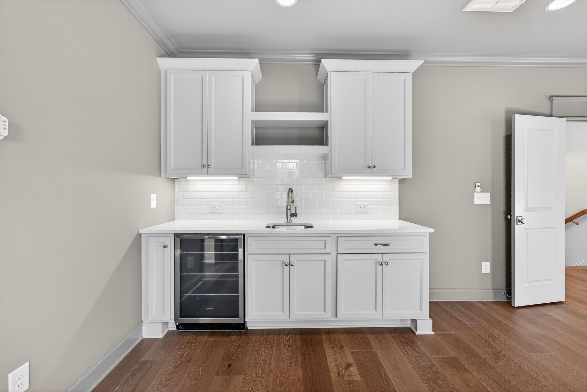 7042 Kinderhook Road Nashville, TN 37221 - Photo 75 of 87 a kitchen with stainless steel appliances a stove and wooden floor