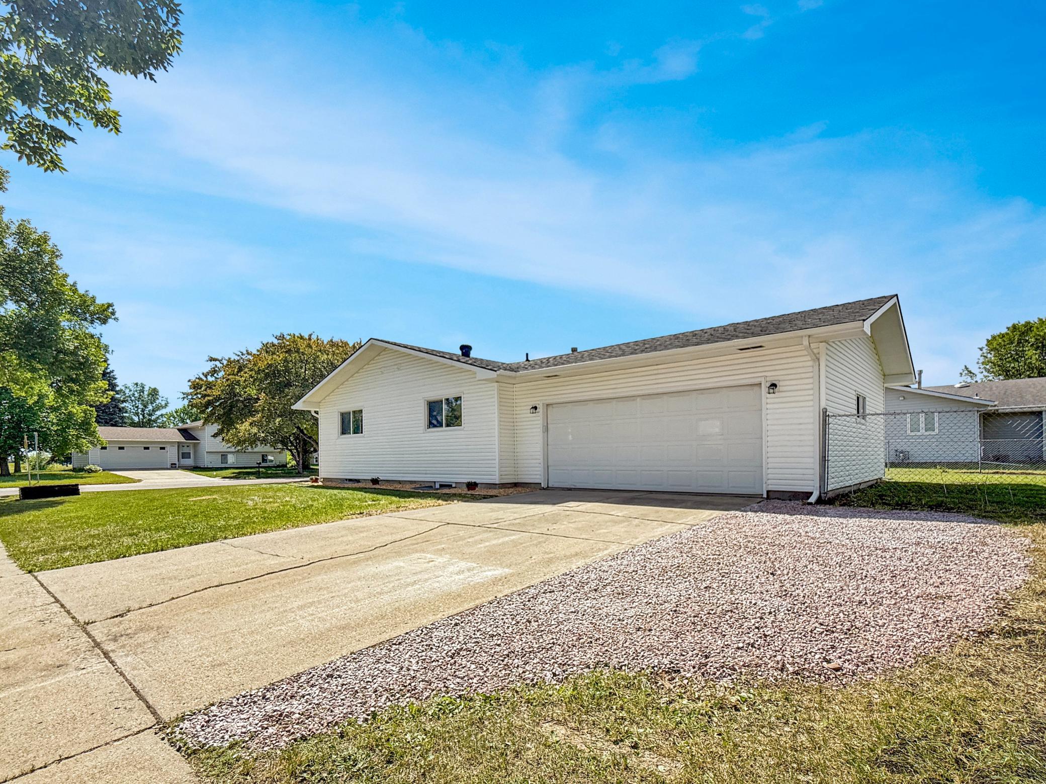 2403 18th Street South Moorhead, MN 56560 - Photo 3 of 33