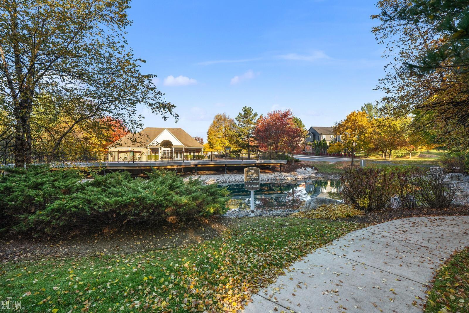 1028 Bloomview Circle Rochester, MI 48307 - Photo 42 of 44 50094250-41.JPG