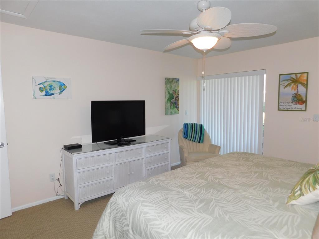 40 Dale Place Oldsmar, FL 34677 - Photo 14 of 32 a bedroom with a bed and a flat screen tv