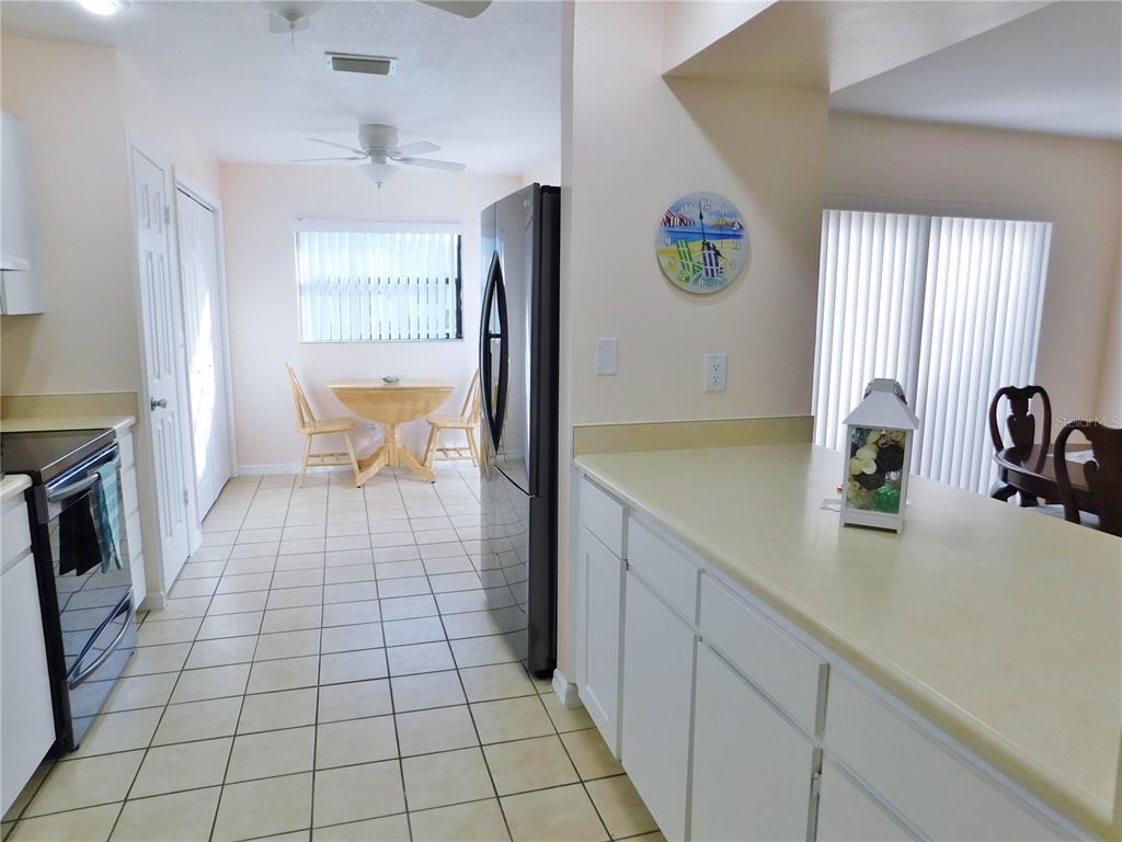 40 Dale Place Oldsmar, FL 34677 - Photo 8 of 32 a room with a washing machine and sink