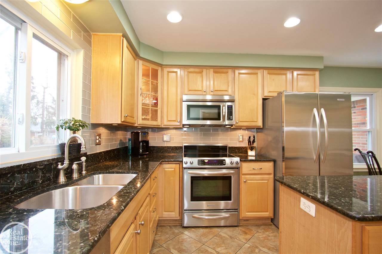 974 North Renaud Road Grosse Pointe, MI 48236 - Photo 16 of 50 31340709-15.JPG