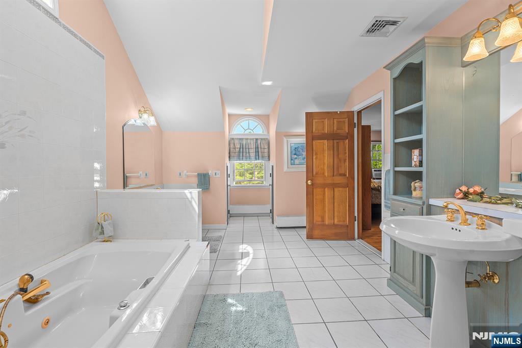 8 Alpine Ridge Road West Milford, NJ 07480 - Photo 18 of 38 Gallery Image 18