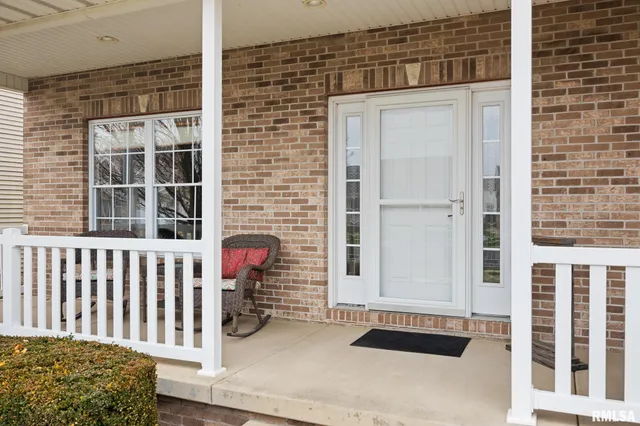 $405,000 | 1413 Aspen Drive, Washington, IL 61571