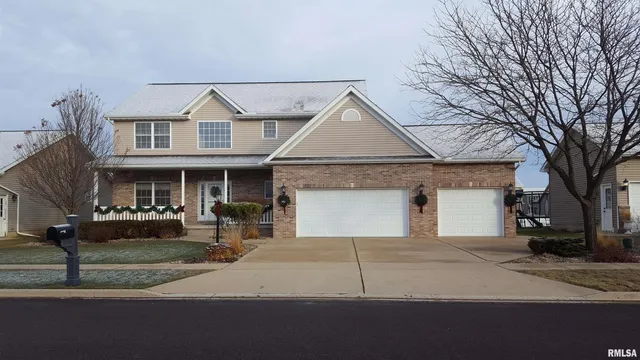 $405,000 | 1413 Aspen Drive, Washington, IL 61571