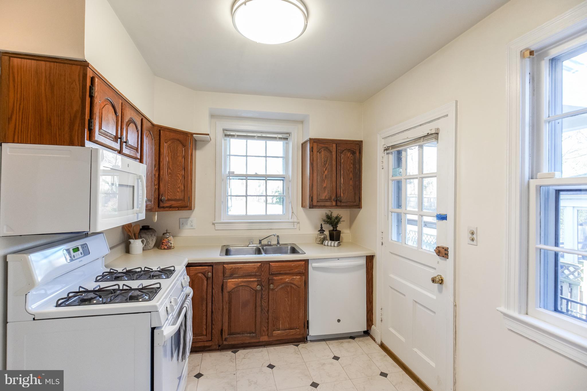 1747 Shepherd Street Northwest Washington, DC 20011 - Photo 12 of 33 Kitchen