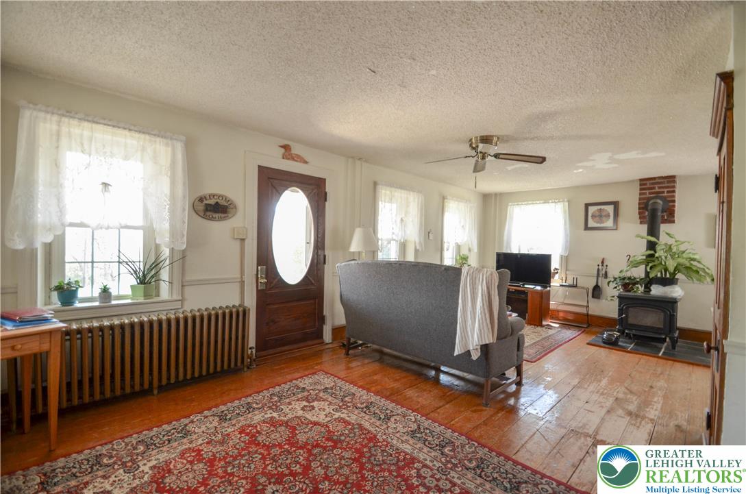 2902 Old Post Road Slatington, PA 18080 - Photo 3 of 47