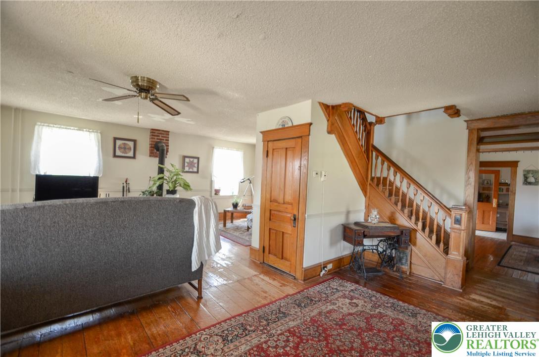 2902 Old Post Road Slatington, PA 18080 - Photo 4 of 47