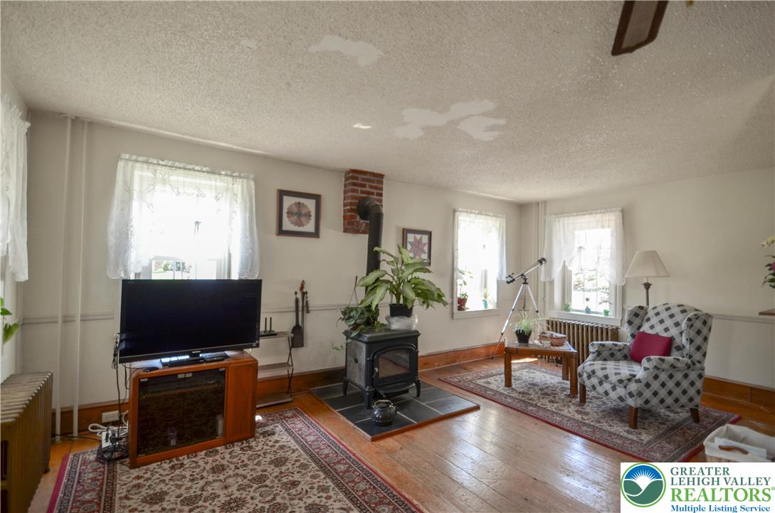 2902 Old Post Road Slatington, PA 18080 - Photo 6 of 47