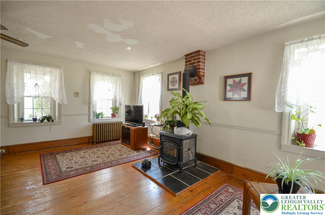 2902 Old Post Road Slatington, PA 18080 - Photo 8 of 47