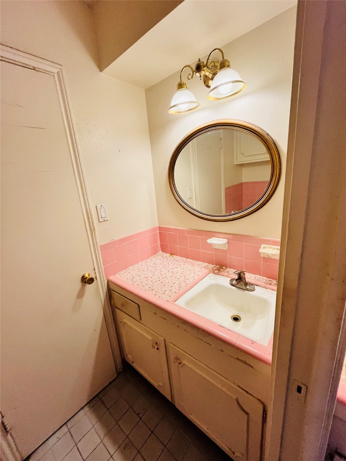 9442 Neuens Road, Unit 9442 Houston, TX 77080 - Photo 17 of 24 a bathroom with a sink and mirror