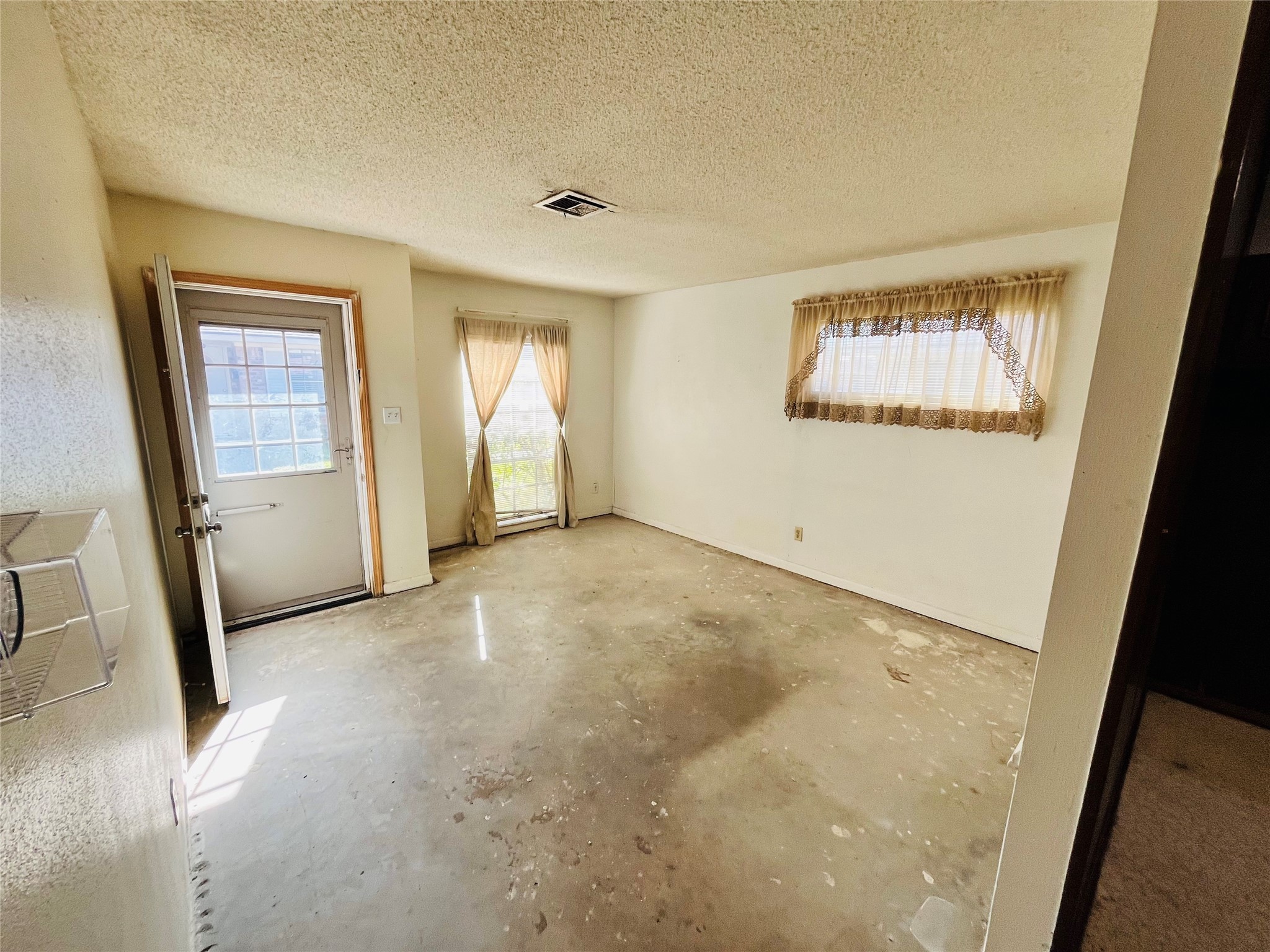 9442 Neuens Road, Unit 9442 Houston, TX 77080 - Photo 4 of 24 an empty room with windows