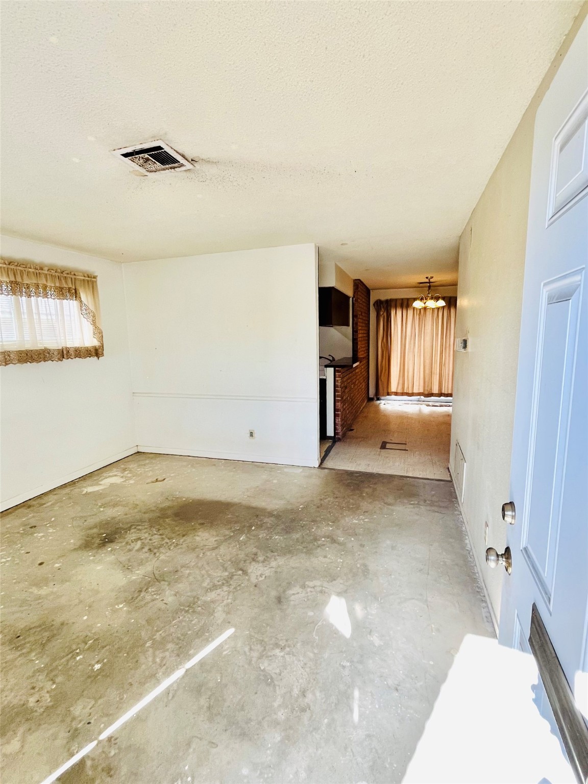 9442 Neuens Road, Unit 9442 Houston, TX 77080 - Photo 5 of 24 a view of a livingroom with wooden floor and a window